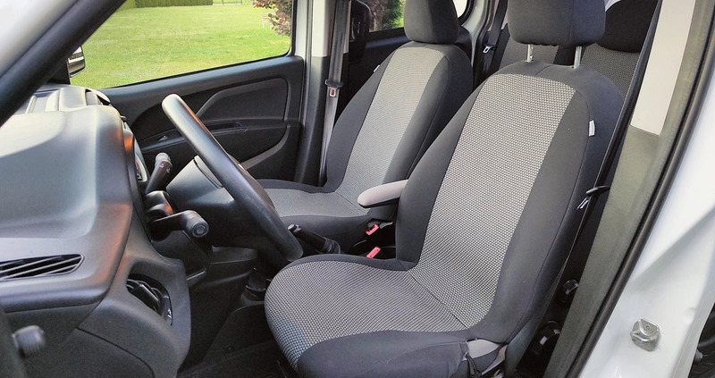 Fiat Doblo cena 58500 przebieg: 63000, rok produkcji 2020 z Pabianice małe 92
